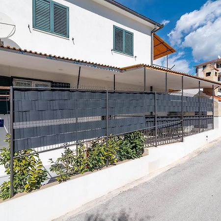 Apartment Radic-Perfect Location For Summer Activities Trogir Exterior foto