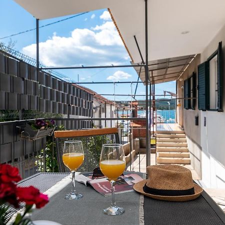Apartment Radic-Perfect Location For Summer Activities Trogir Exterior foto