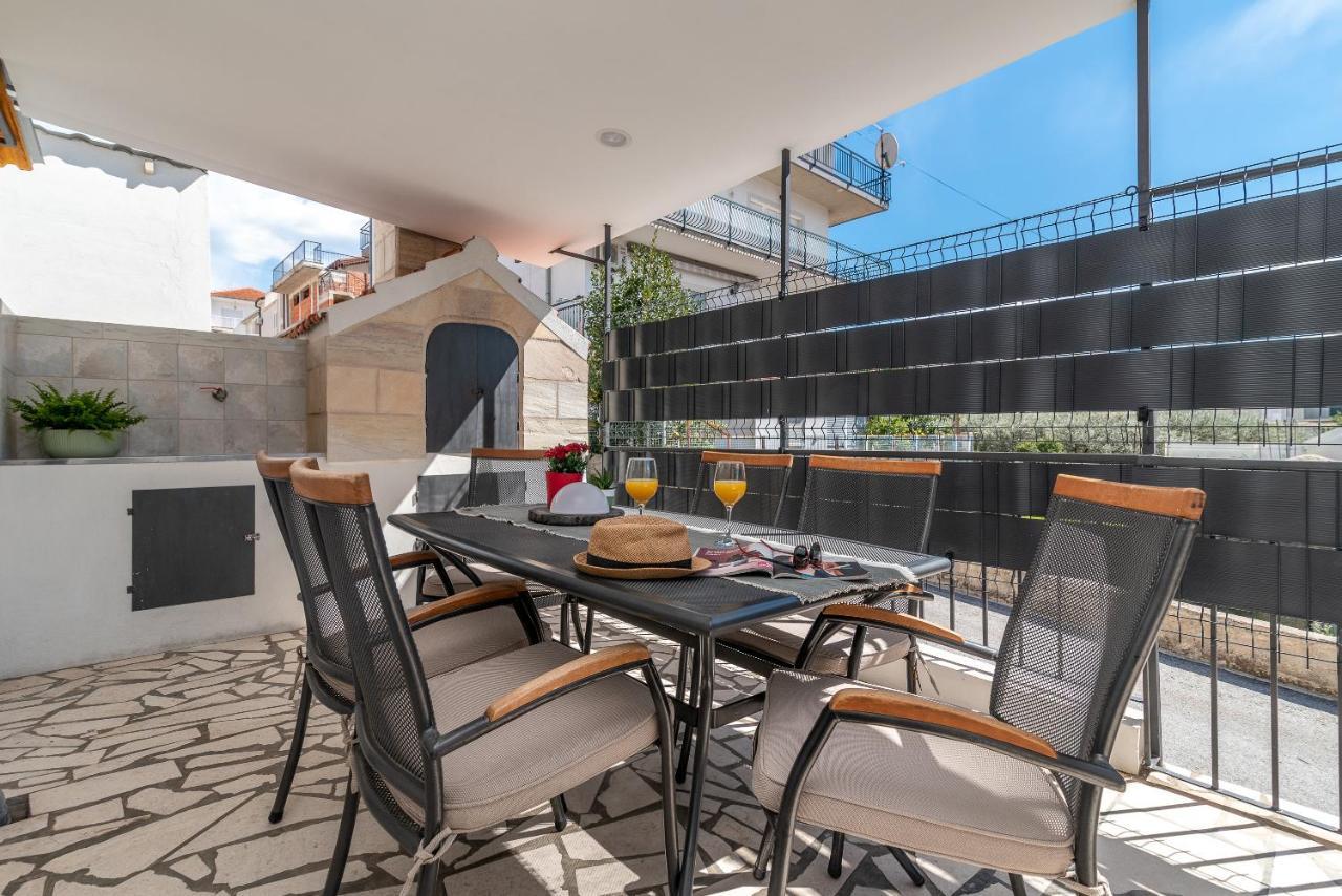Apartment Radic-Perfect Location For Summer Activities Trogir Exterior foto