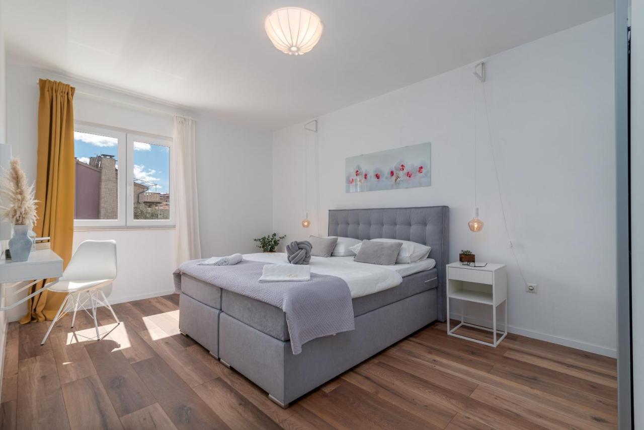 Apartment Radic-Perfect Location For Summer Activities Trogir Exterior foto