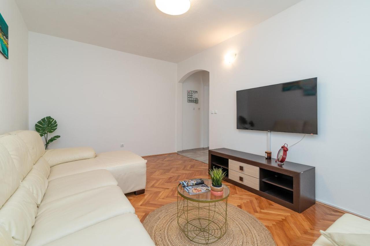 Apartment Radic-Perfect Location For Summer Activities Trogir Exterior foto
